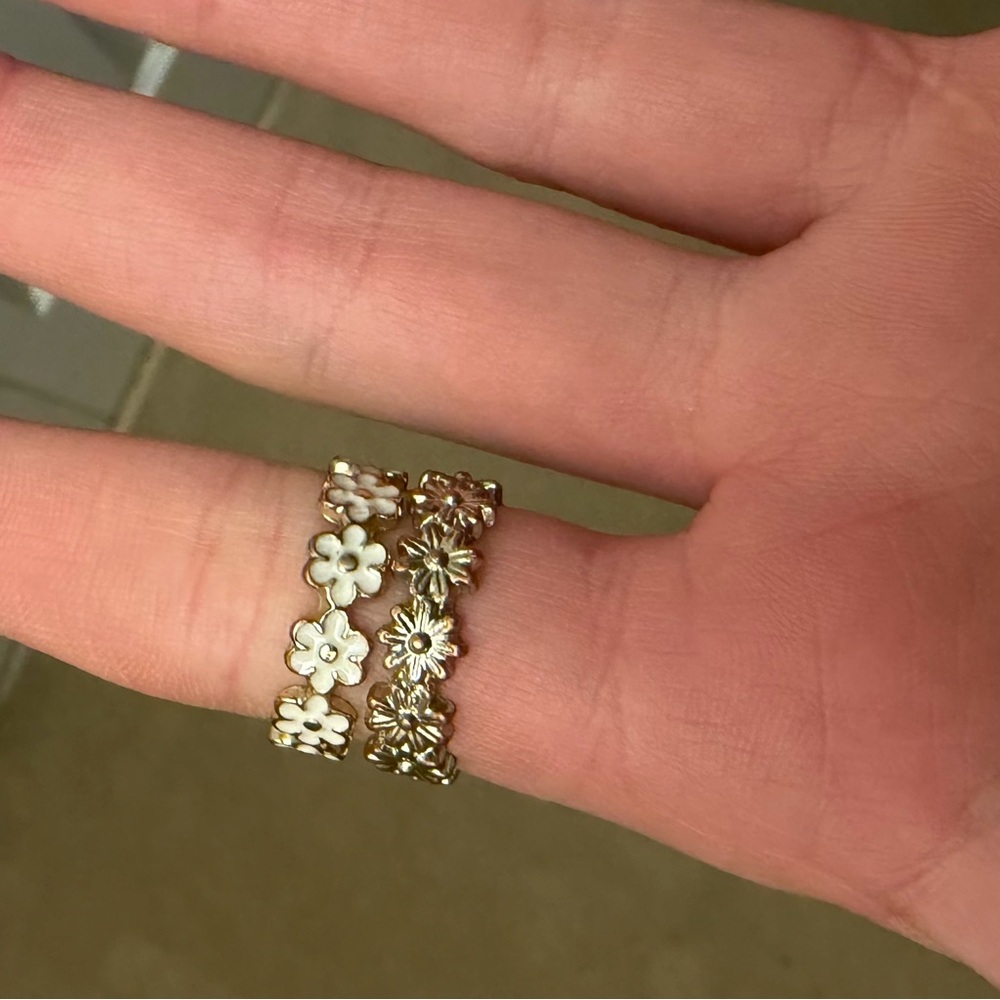 Floral Daisy Band Stackable Rings - Gold and White